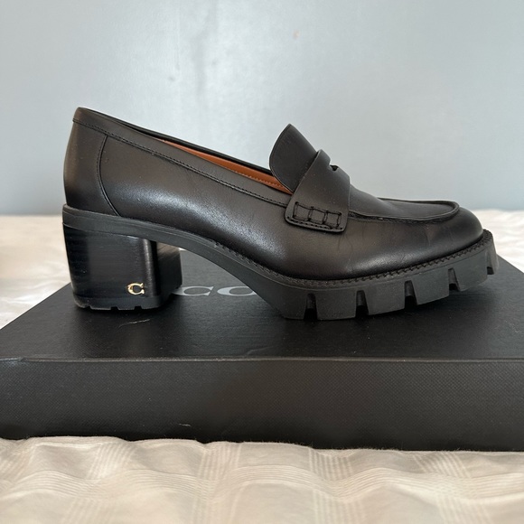 Excellent Condition Coach Colleen Black Leather heel penny loafer size 8 - Picture 5 of 7